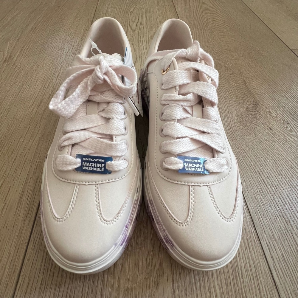 Skechers NWT Cordova Classic sneakers blush with a floral-painted design. 8.5